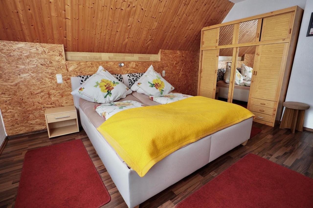 Ferienhaus Neumann - Ein Ganzes Haus Fuer Ihren Urlaub! Hessenburg エクステリア 写真