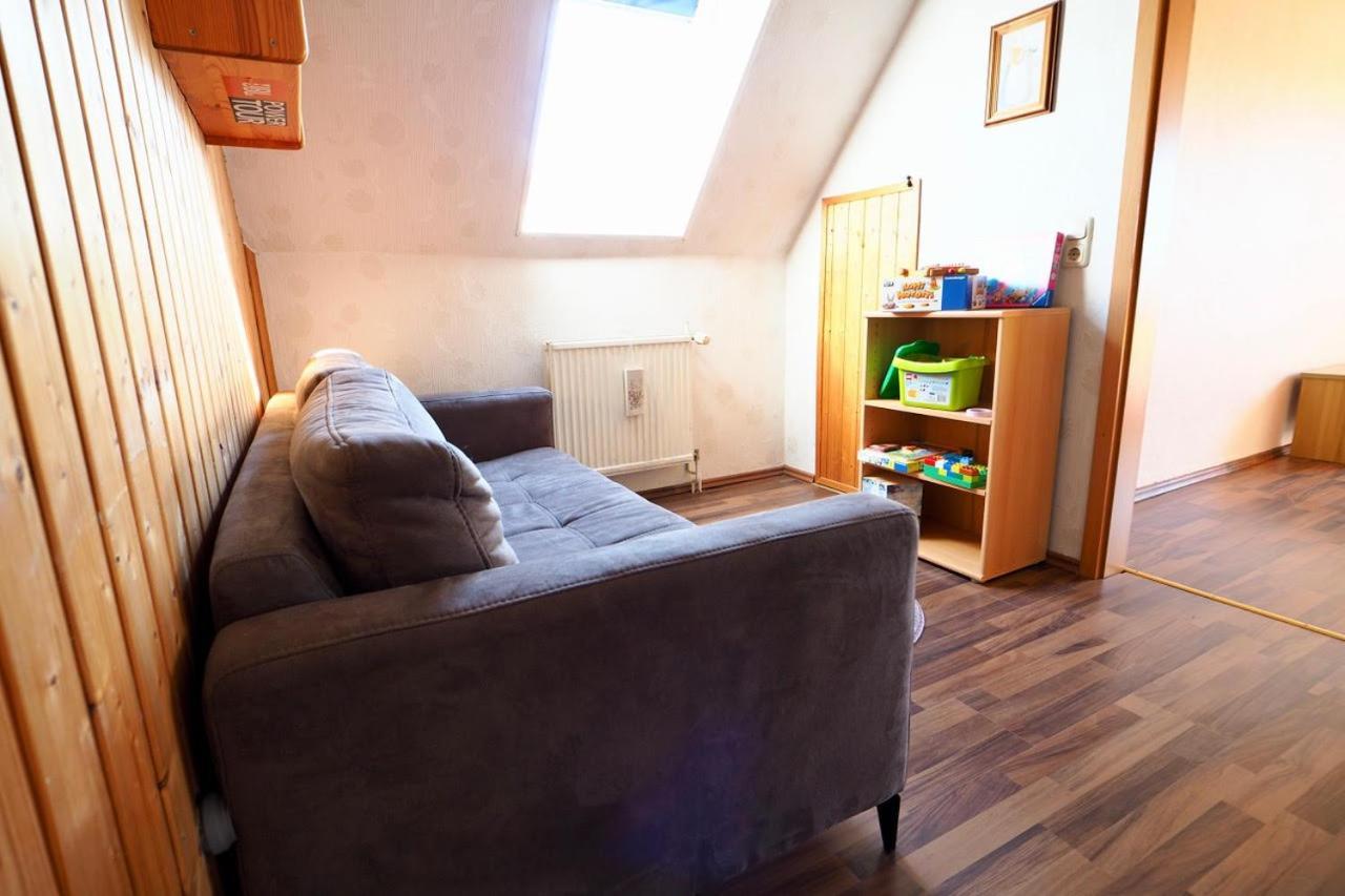Ferienhaus Neumann - Ein Ganzes Haus Fuer Ihren Urlaub! Hessenburg エクステリア 写真